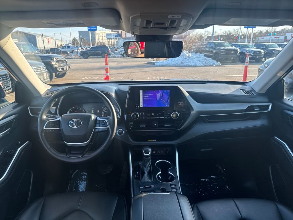 Used 2024 Toyota Highlander XLE image 12