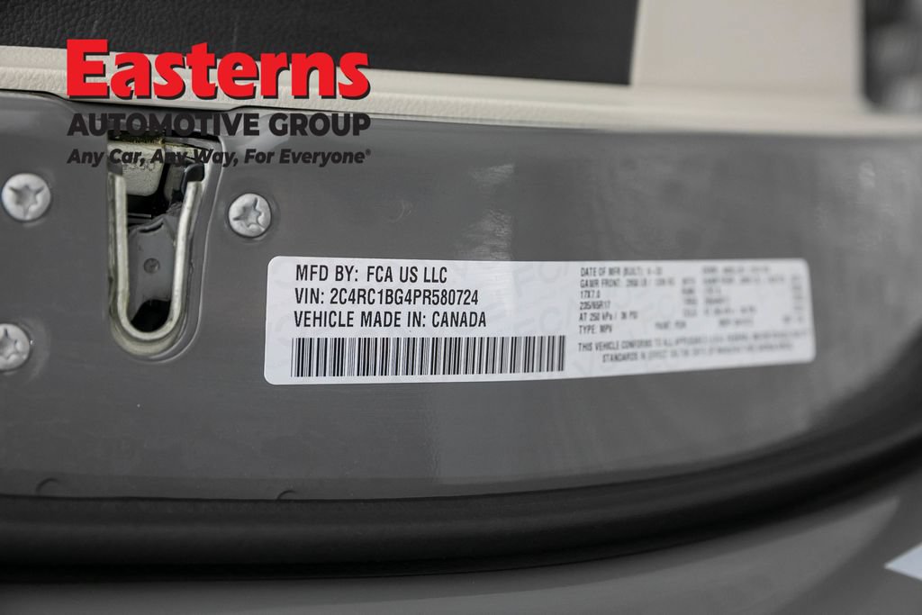 Used 2023 Chrysler Pacifica Touring-L FWD image 36