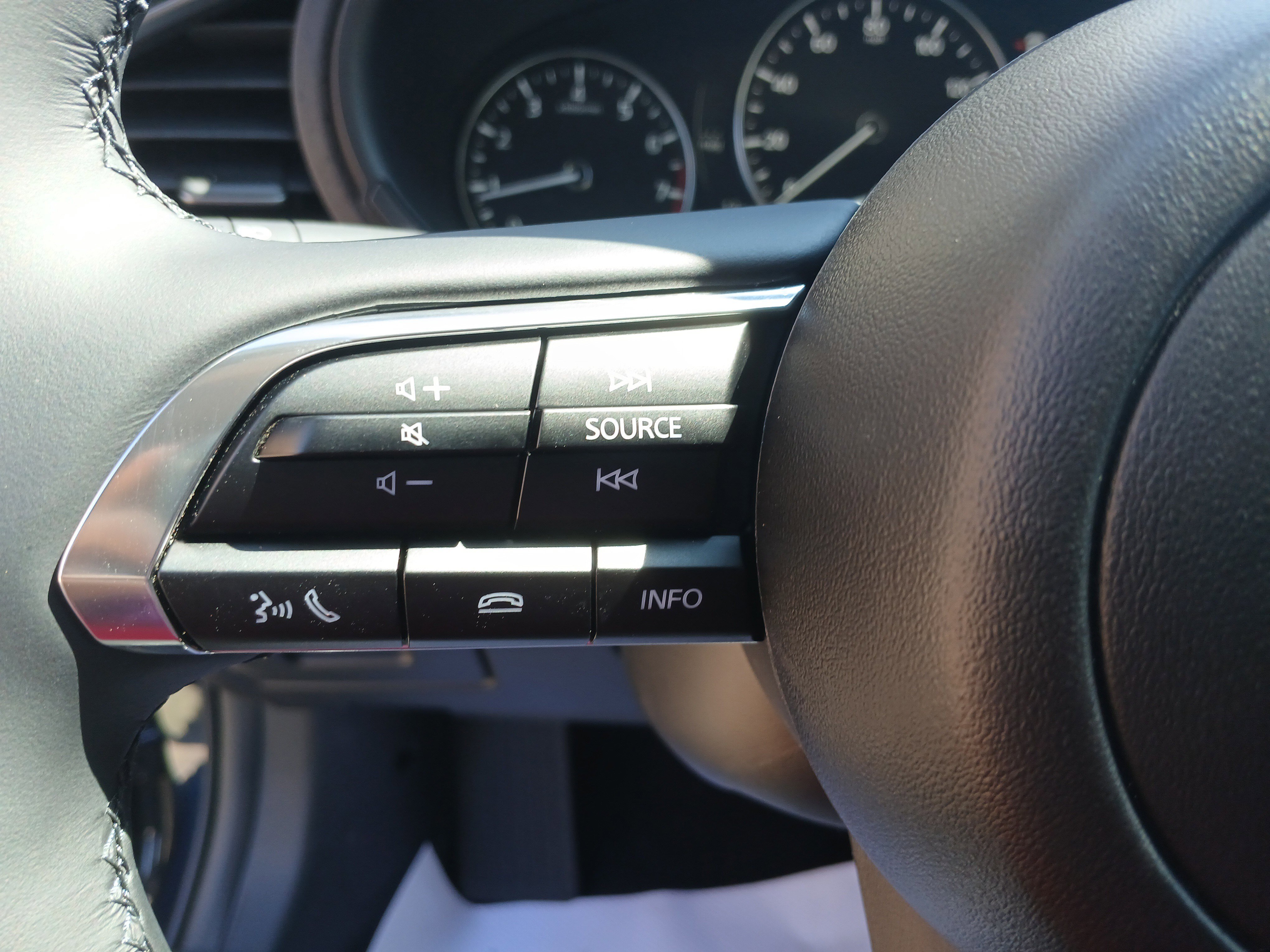 New 2025 MAZDA MAZDA3 s image 18