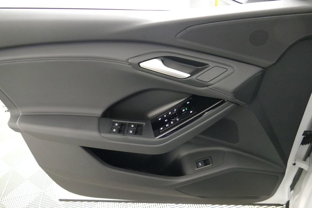 Certified 2025 Audi Q6 e-tron Premium w/ Convenience Package image 22