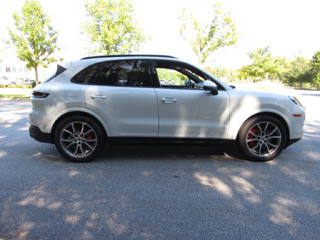 Certified 2025 Porsche Cayenne S AWD/4WD image 8