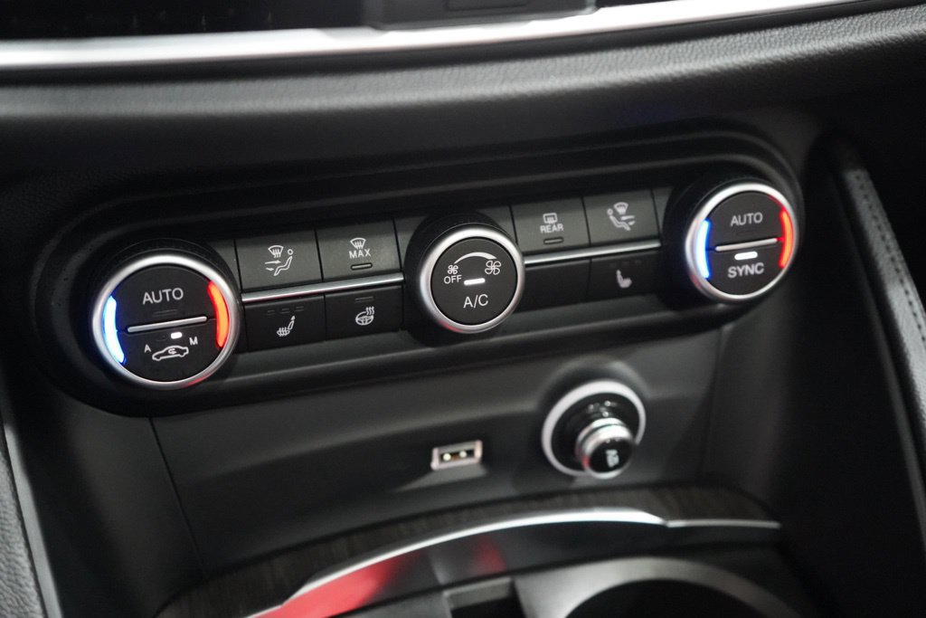 Used 2023 Alfa Romeo Stelvio Ti AWD/4WD image 28