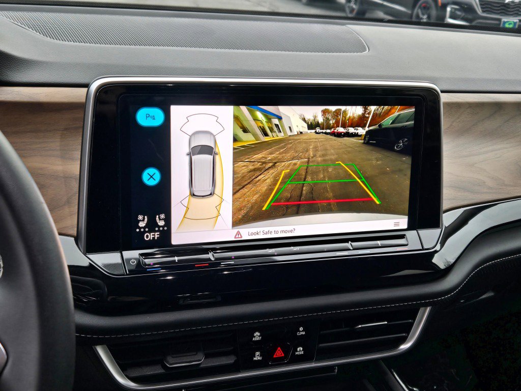 Used 2025 Volkswagen Atlas SE image 27