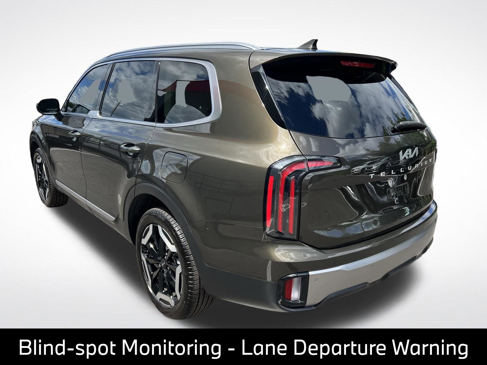 Used 2025 Kia Telluride EX w/ EX Captain's Chair Package FWD image 8