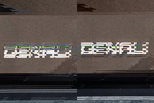 Used 2016 GMC Sierra 1500 Denali w/ Enhanced Driver Alert Package image 19
