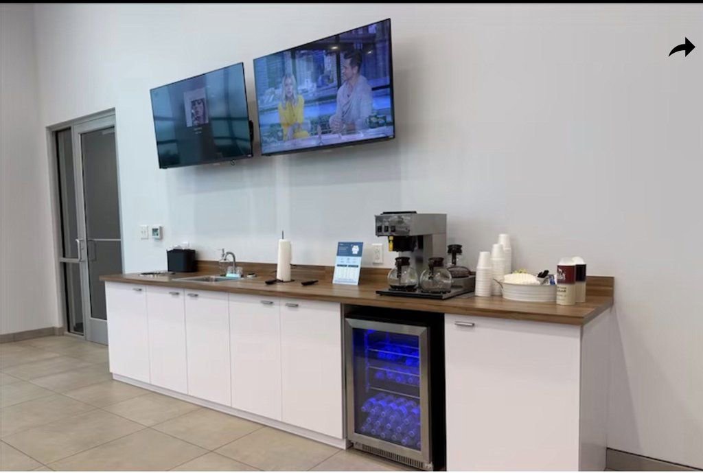 Used 2024 Ford Transit 250 Low Roof w/ Exterior Upgrade Package image 28