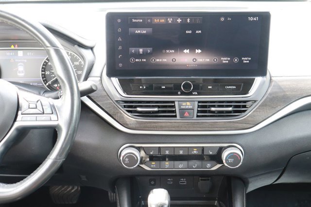 Used 2023 Nissan Altima 2.5 SV w/ SV Premium Package image 16