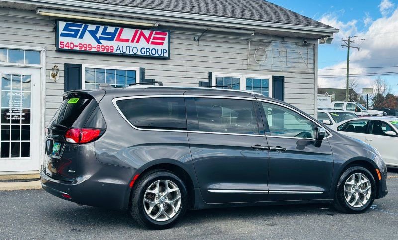 Used 2018 Chrysler Pacifica Limited w/ Advanced Safetytec Group image 7