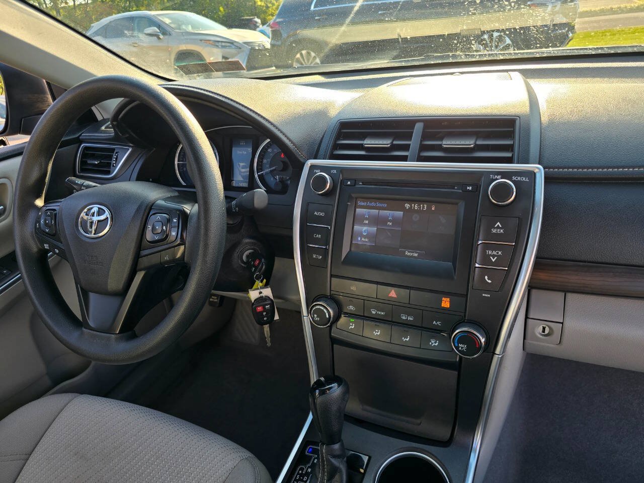 Used 2016 Toyota Camry LE FWD image 33