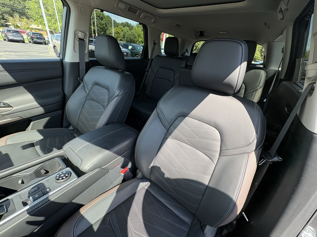 Used 2025 Nissan Pathfinder Platinum w/ Cargo Package AWD/4WD image 13