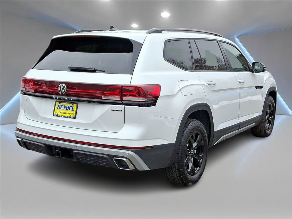New 2026 Volkswagen Atlas Peak Edition AWD/4WD image 3