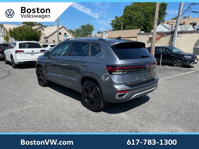 Used 2025 Volkswagen Taos SEL image 2