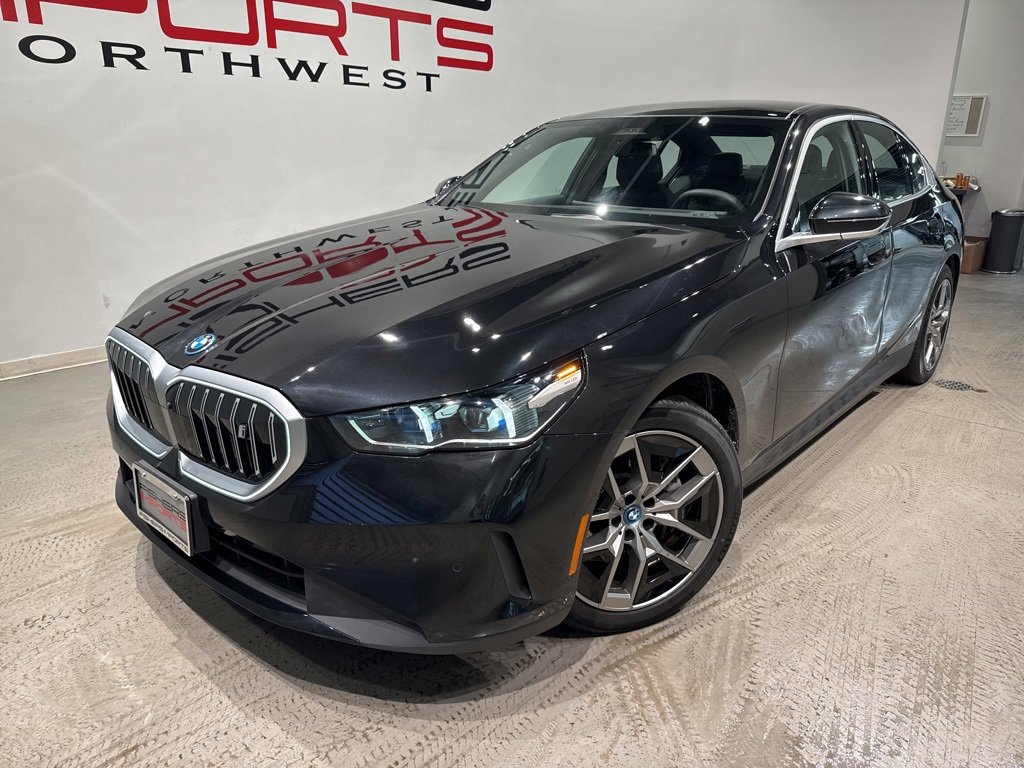 Used 2024 BMW i5 eDrive40i w/ Premium Package image 2