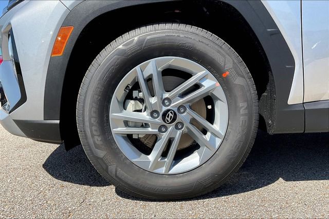 Used 2025 Hyundai Tucson SE image 12