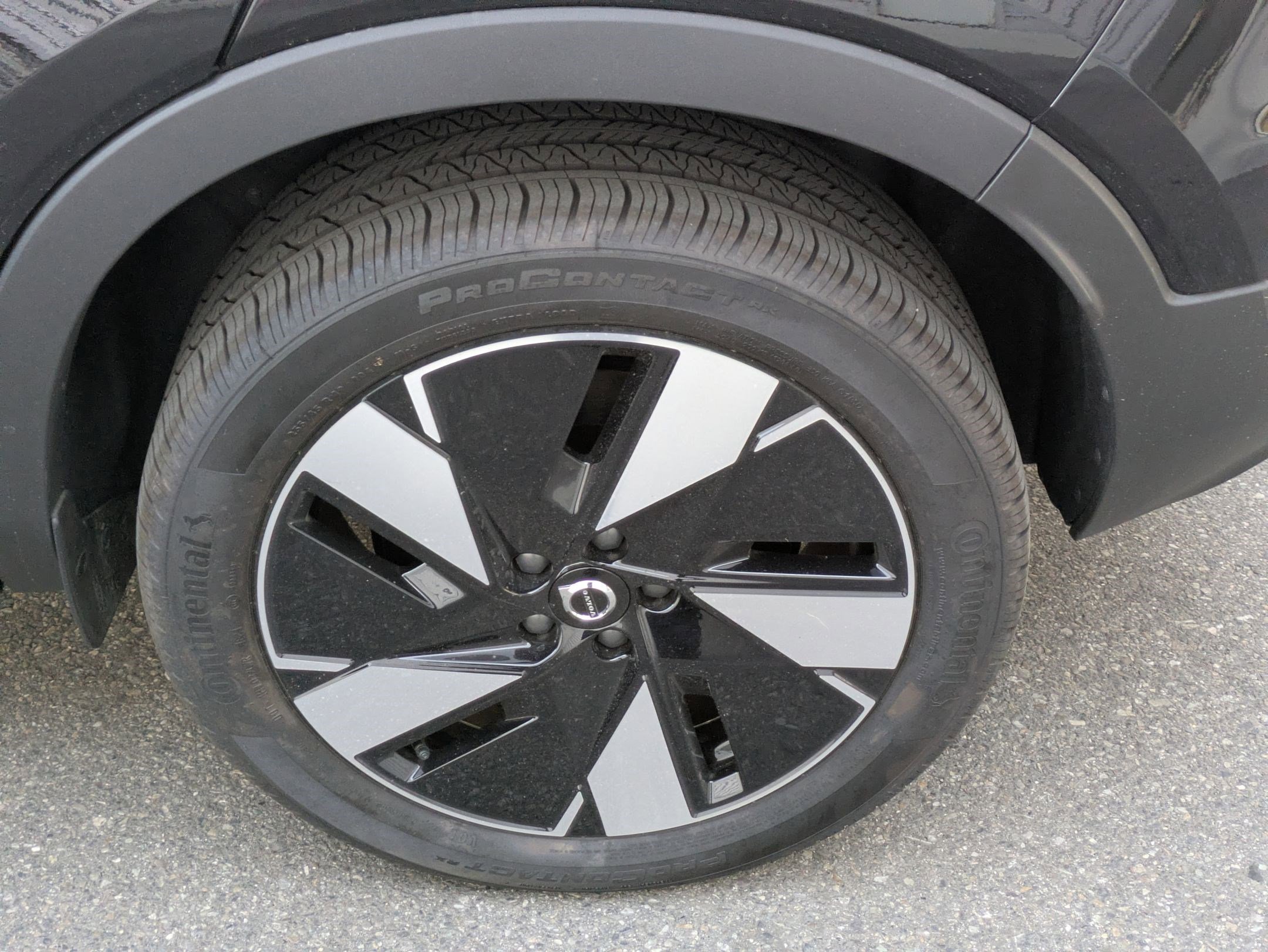 New 2025 Volvo EX40 Core w/ Climate Package image 16