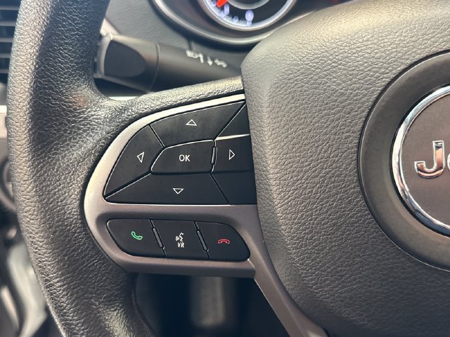 Used 2019 Jeep Cherokee Latitude w/ Popular Appearance Group AWD/4WD image 31