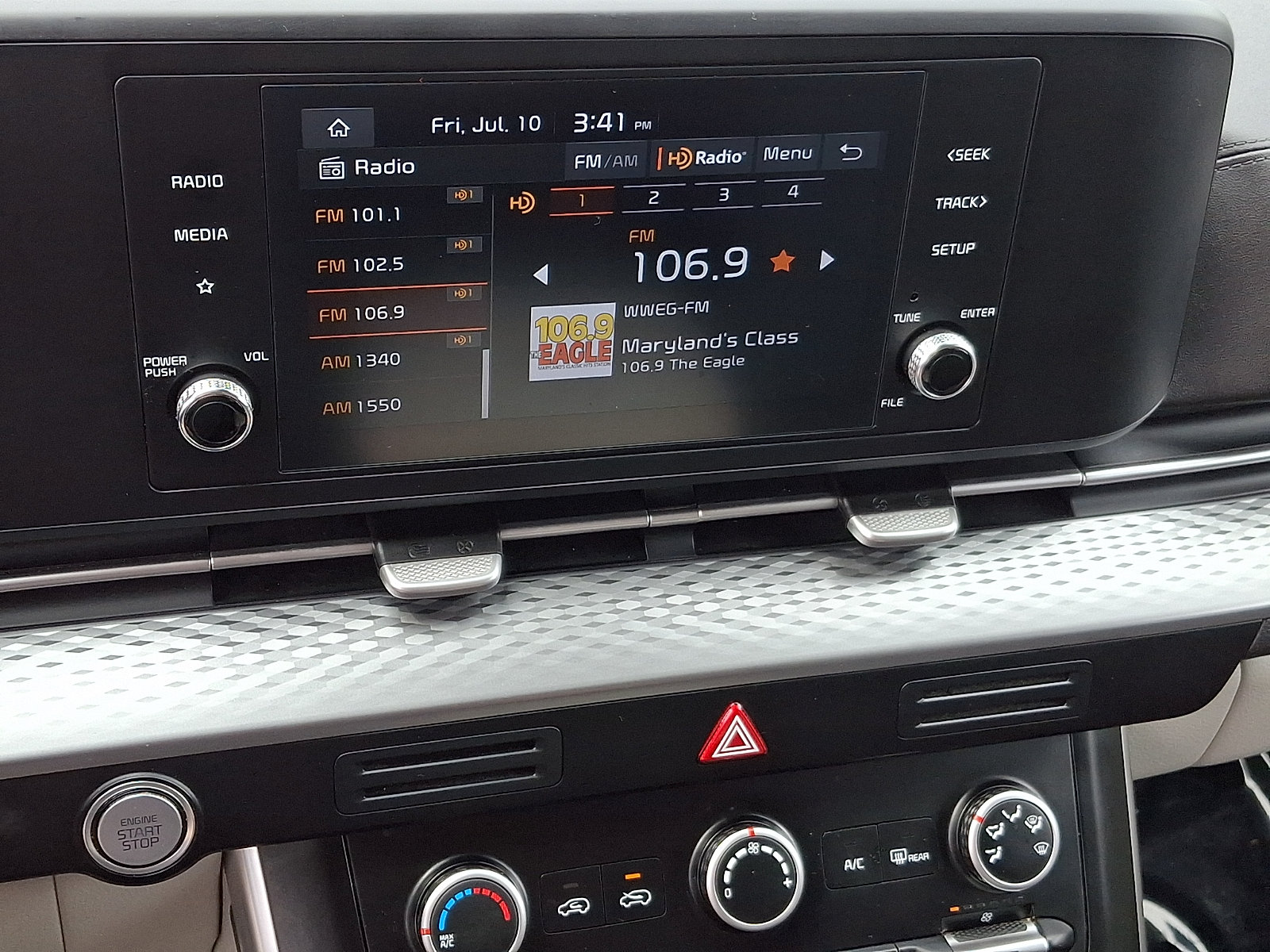Used 2023 Kia Carnival LX FWD image 16