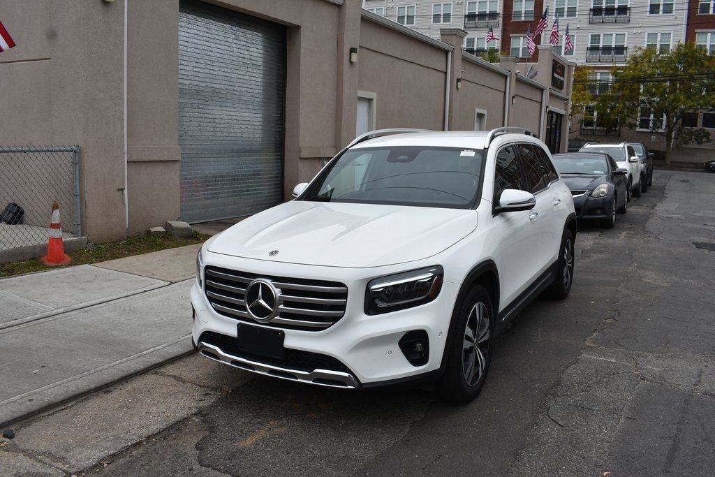 Used 2024 Mercedes-Benz GLB 250 image 2