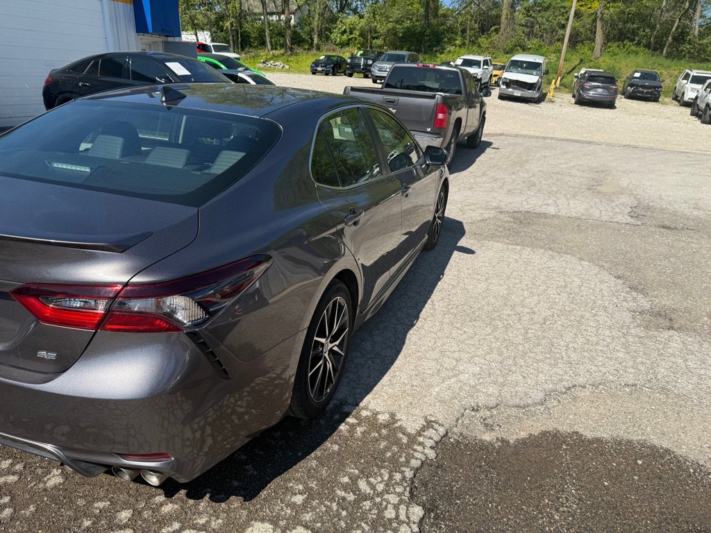 Used 2024 Toyota Camry SE w/ Cold Weather Package FWD image 4