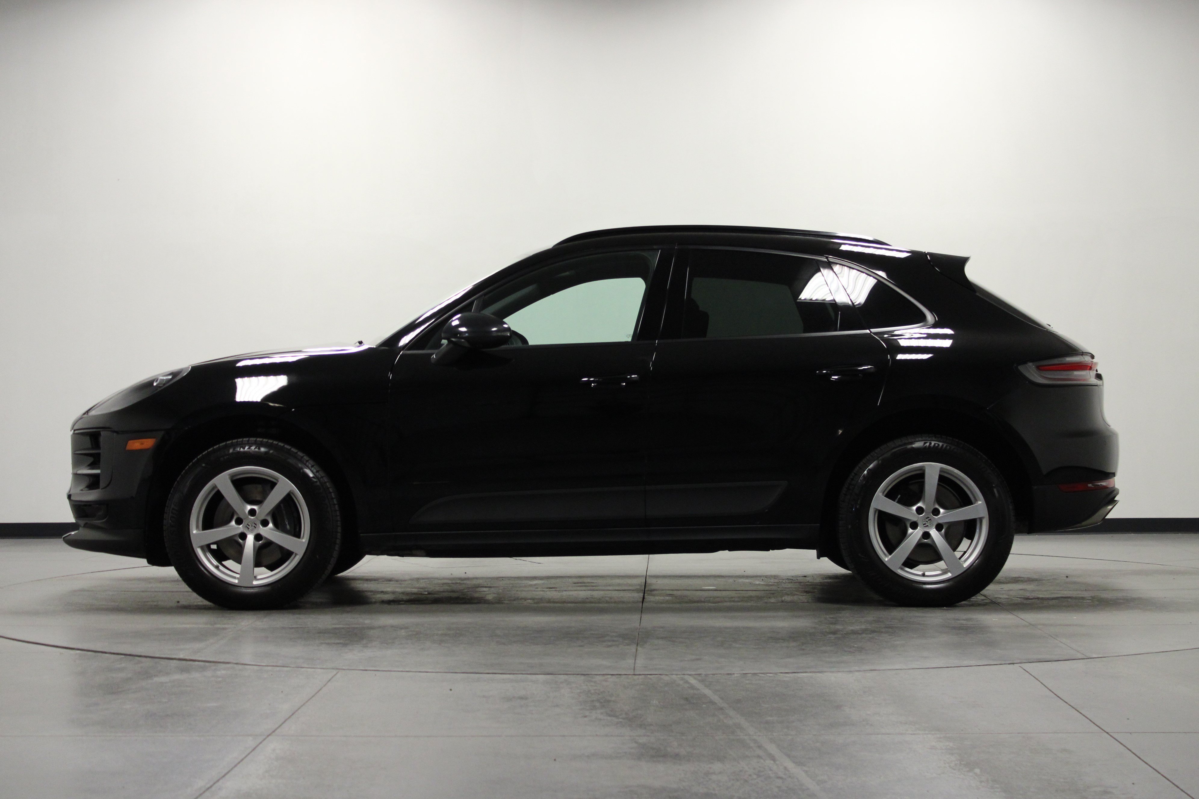 Used 2021 Porsche Macan AWD/4WD image 7