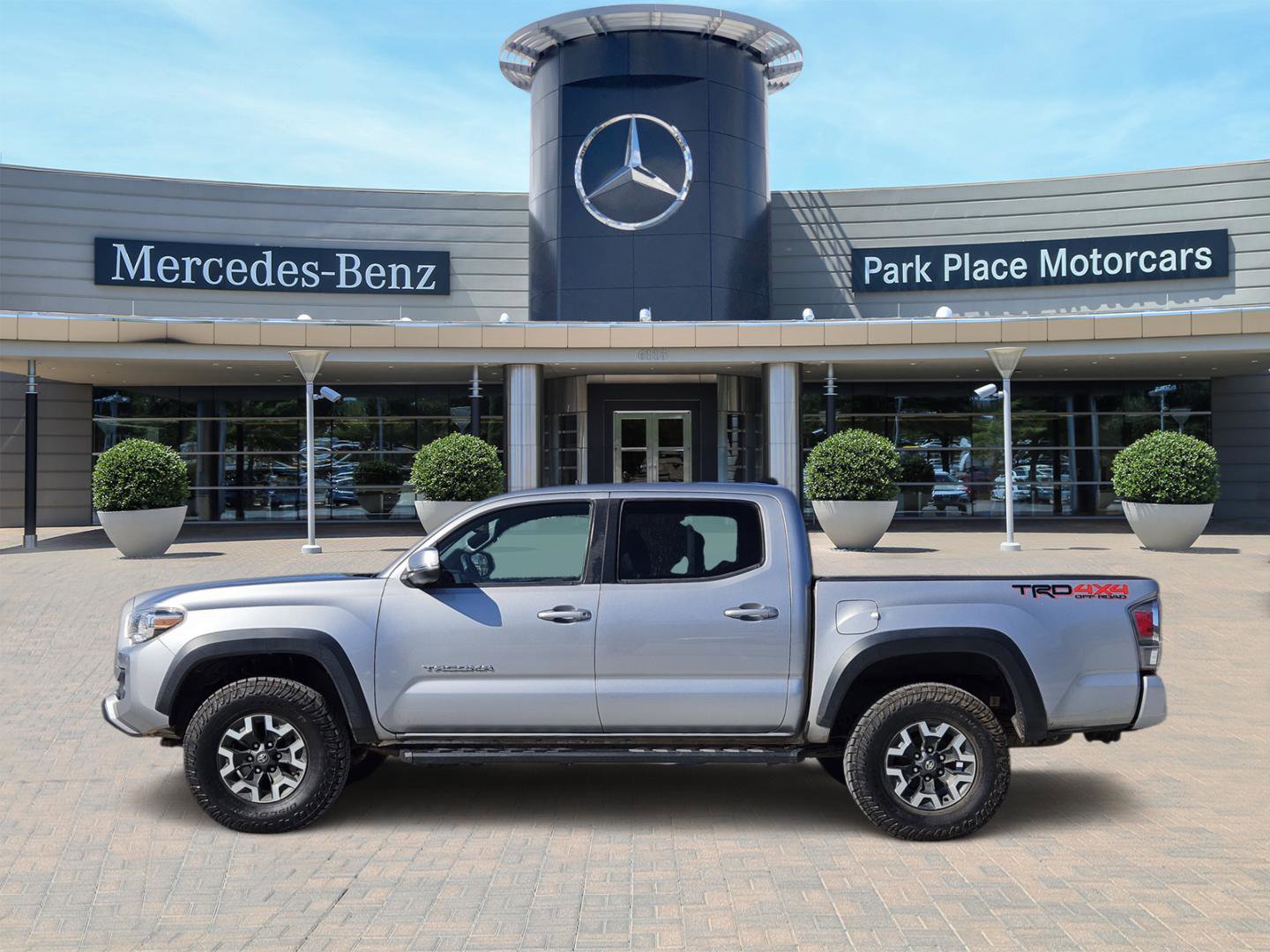 Used 2021 Toyota Tacoma TRD Off-Road w/ Technology Package image 3