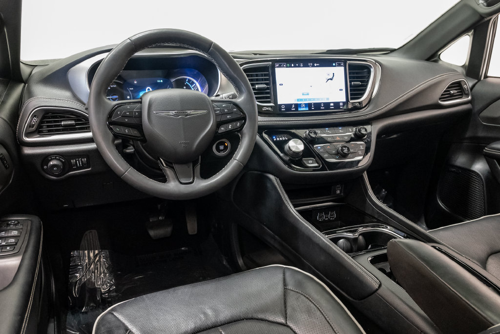 Used 2022 Chrysler Pacifica Limited w/ Uconnect Theater Family Group FWD image 7