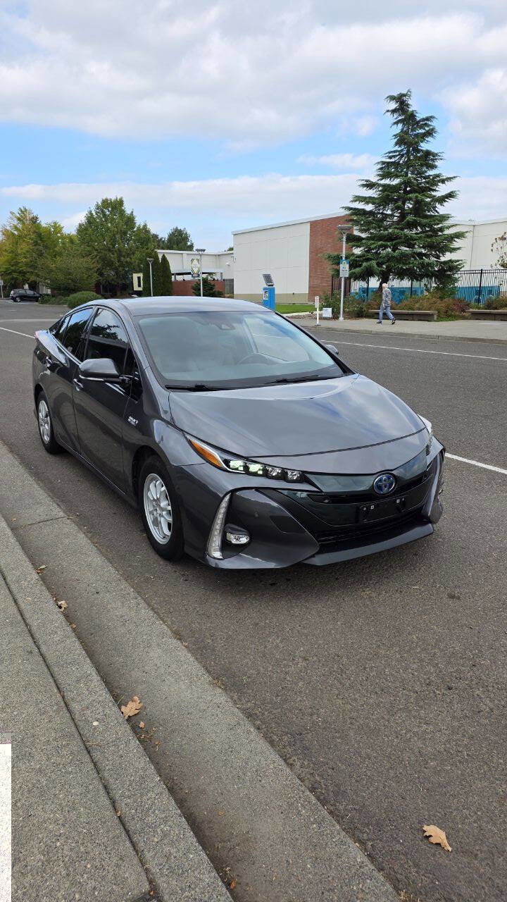 Used 2018 Toyota Prius Prime Advanced w/ Carpet Mat Package image 3