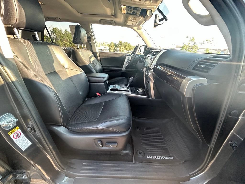 Used 2017 Toyota 4Runner Limited AWD/4WD image 31