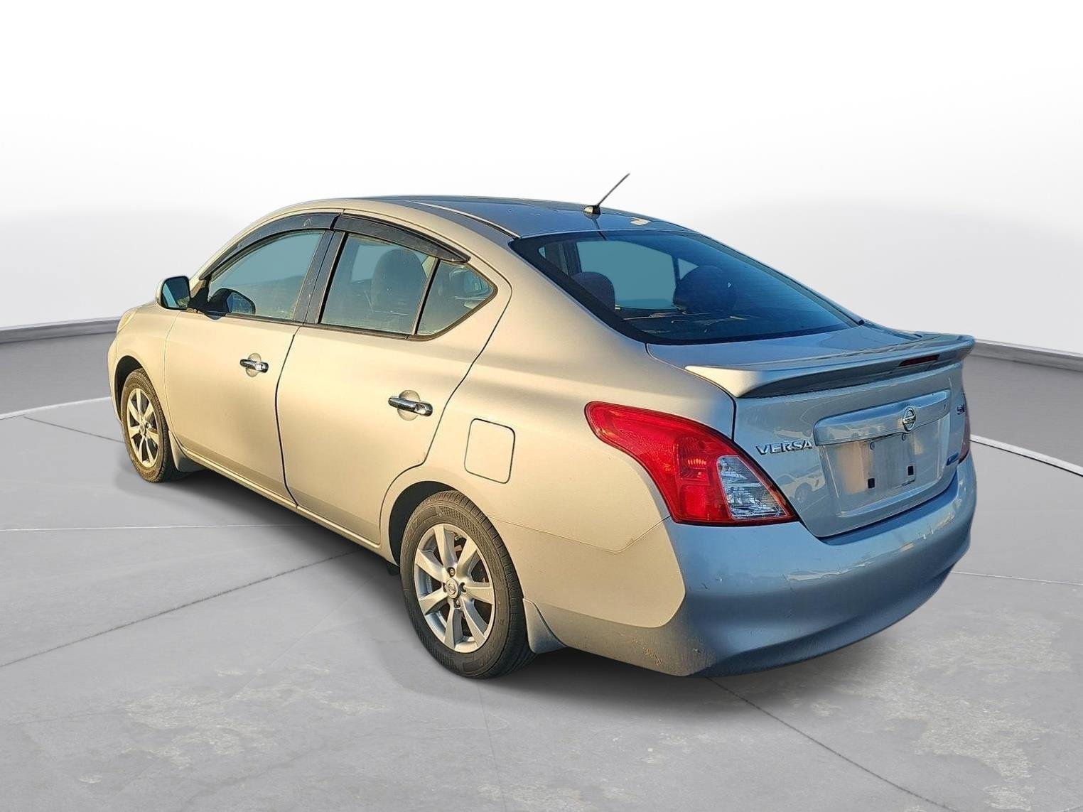 Used 2014 Nissan Versa SV w/ Convenience Package image 6