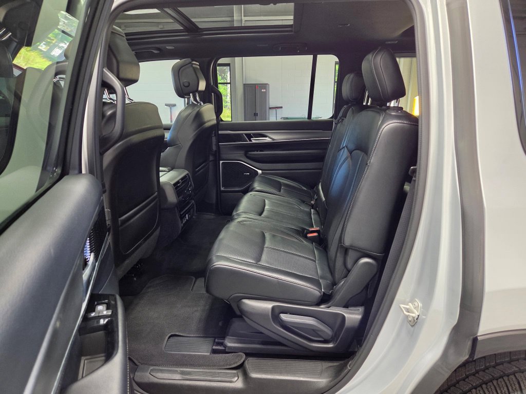 Used 2024 Jeep Wagoneer Series II AWD/4WD image 20
