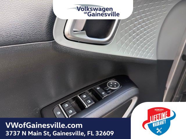 Used 2025 Kia Soul LX w/ LX Technology Package FWD image 16
