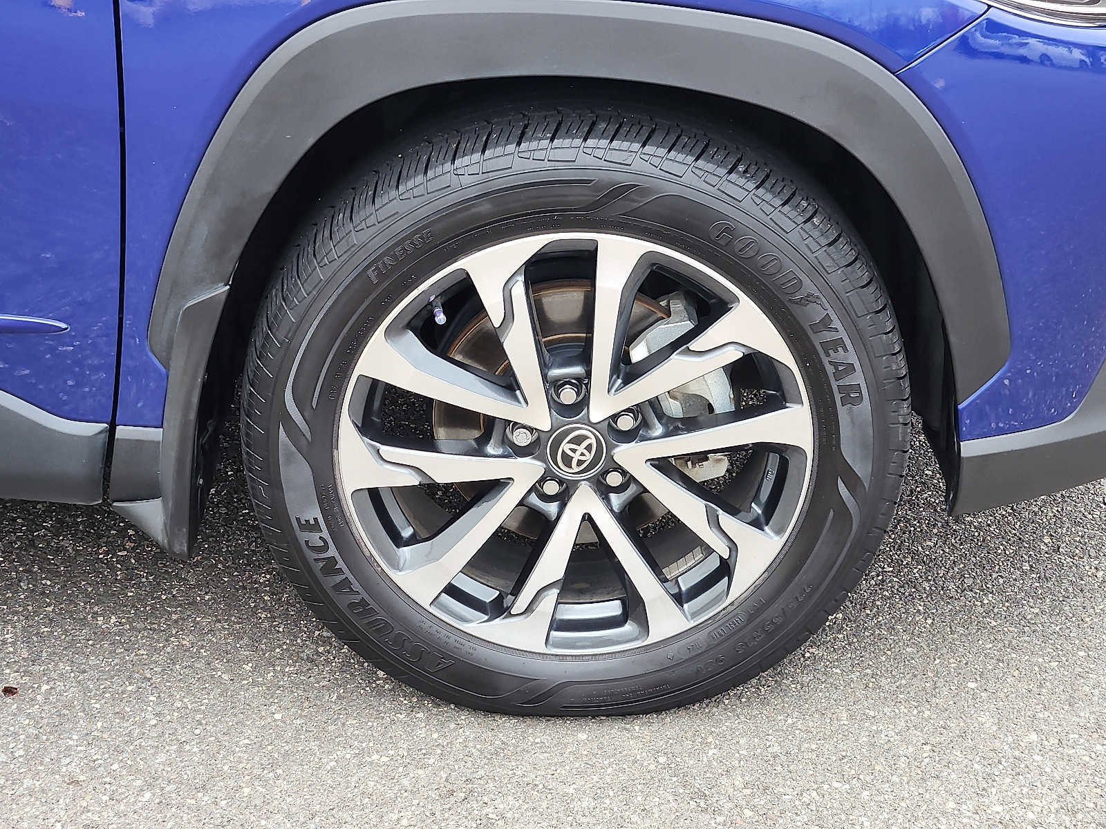 Used 2024 Toyota Corolla Cross XLE image 8