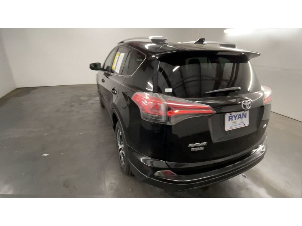 Used 2016 Toyota RAV4 LE image 7