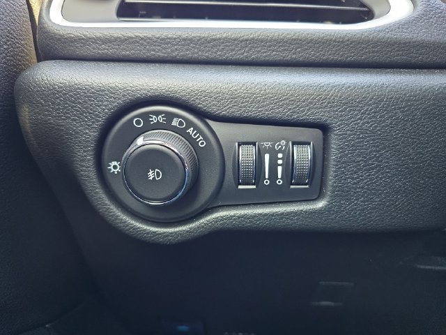 New 2026 Chrysler Pacifica Select w/ S Appearance Package FWD image 22