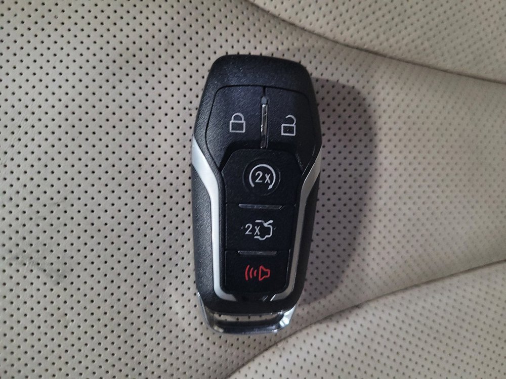 Used 2016 Lincoln MKX Reserve w/ Driver Assistance Package AWD/4WD image 32
