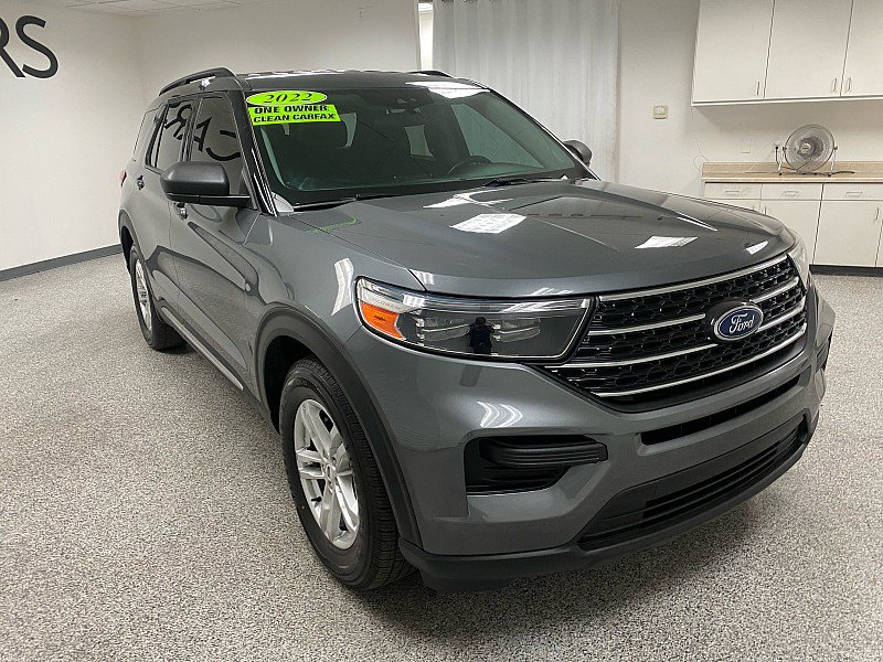 Used 2022 Ford Explorer XLT image 3