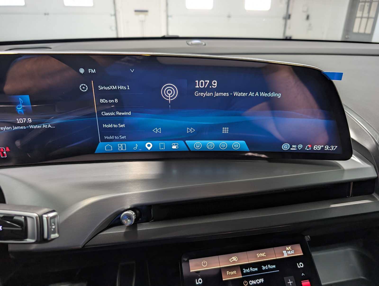 New 2027 Cadillac Vistiq Luxury w/ LPO, Floor Liner Package AWD/4WD image 25