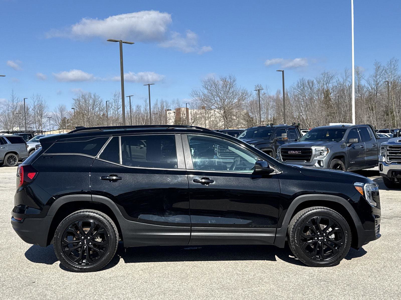 Used 2022 GMC Terrain SLE w/ Driver Convenience Package image 5