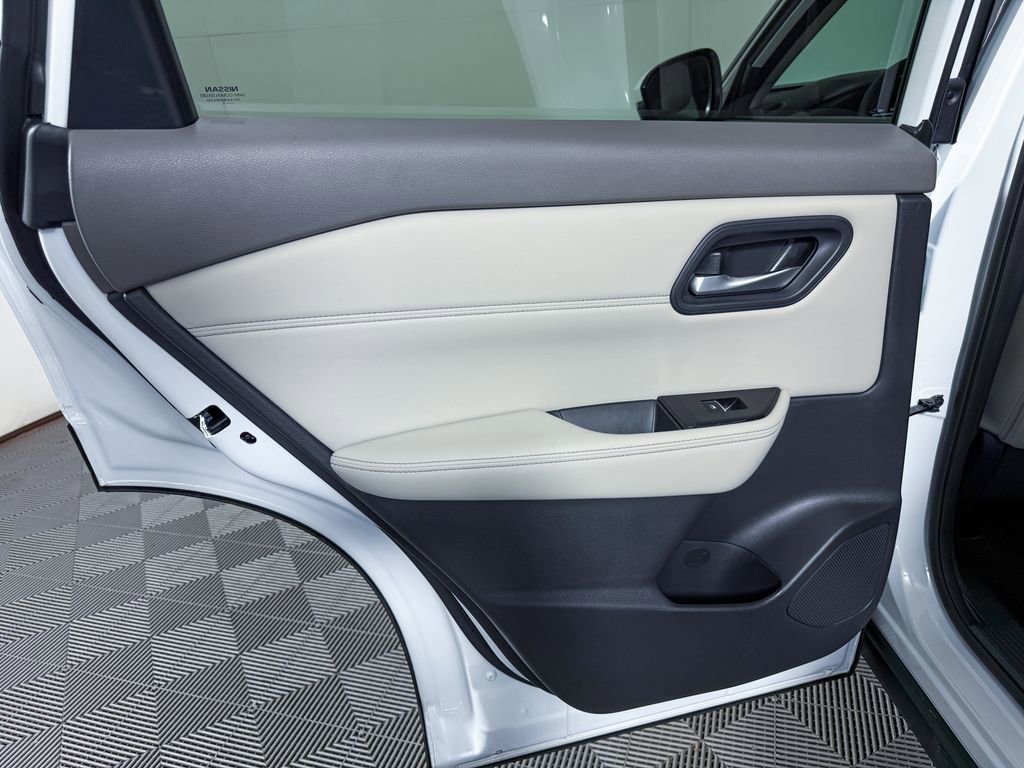 Certified 2024 Nissan Rogue SL image 44