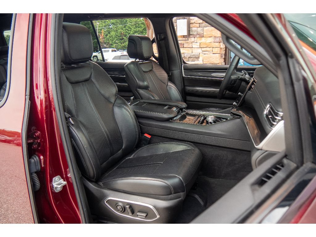Used 2022 Jeep Wagoneer Series I w/ Premium Group I AWD/4WD image 16