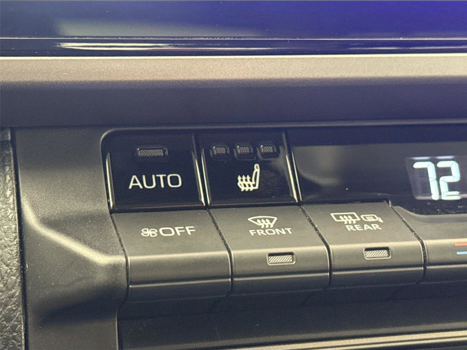 Used 2025 Toyota Camry XLE image 33