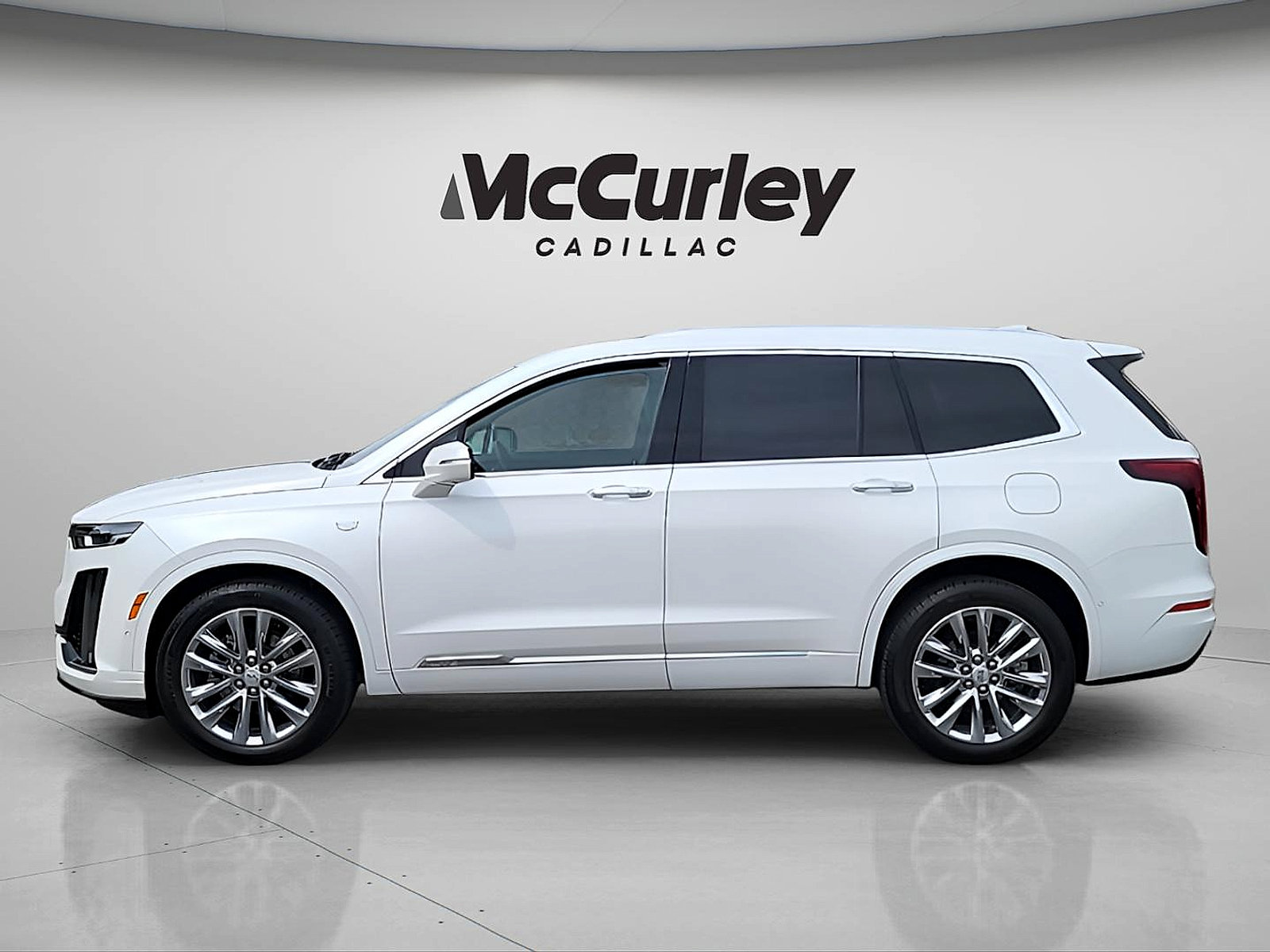 Certified 2024 Cadillac XT6 Premium Luxury w/ Technology Package AWD/4WD image 4