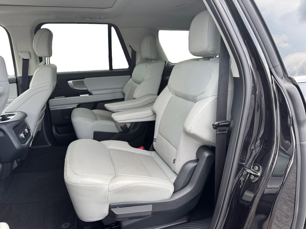 Certified 2025 Ford Expedition Max Platinum w/ Driver's Package AWD/4WD image 14