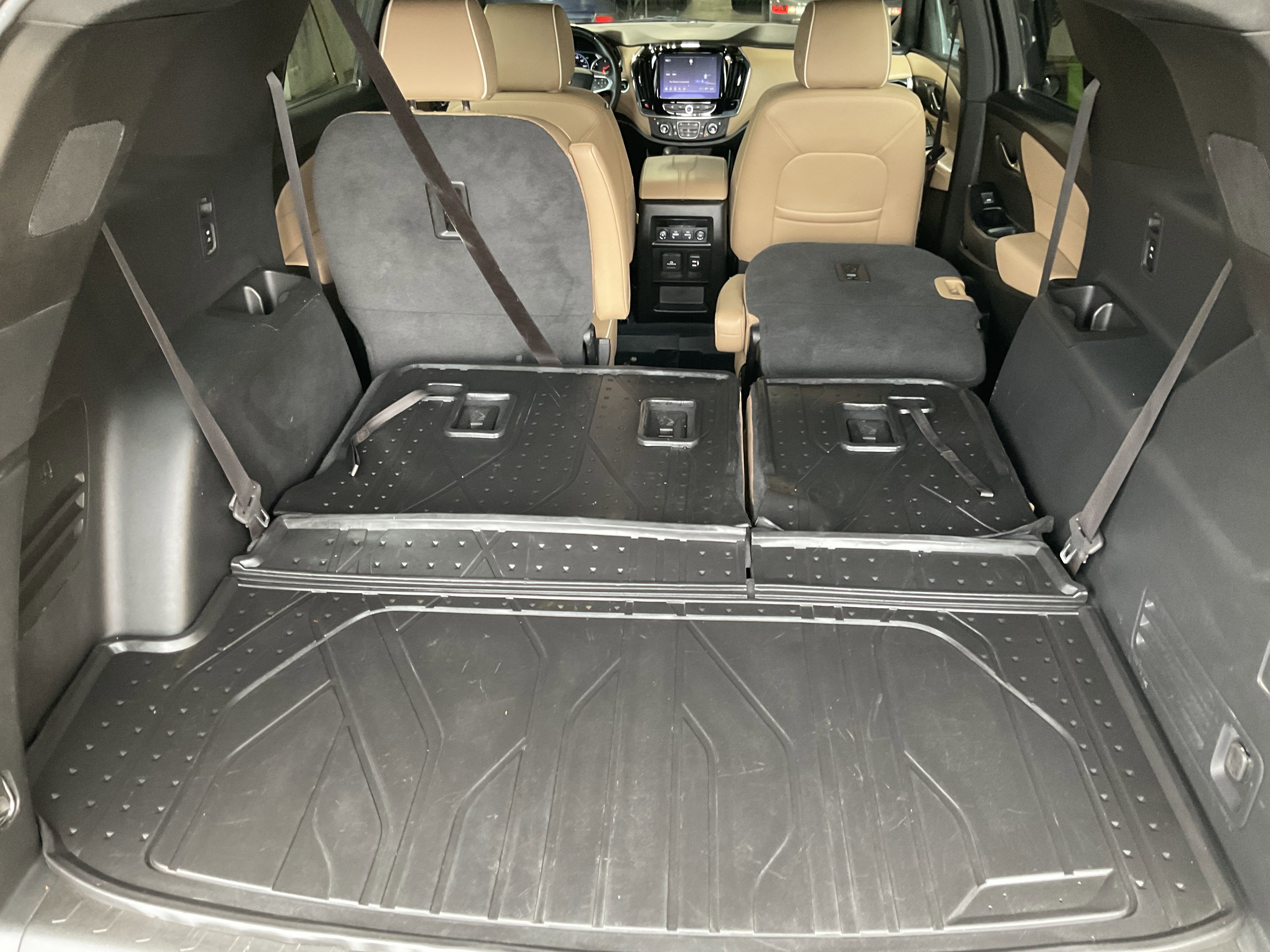 Used 2023 Chevrolet Traverse Premier image 51