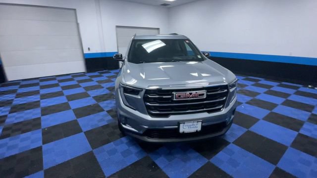 Used 2024 GMC Acadia Elevation w/ Luxury Package AWD/4WD image 3