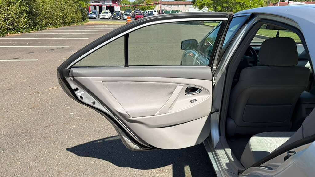 Used 2011 Toyota Camry LE FWD image 19