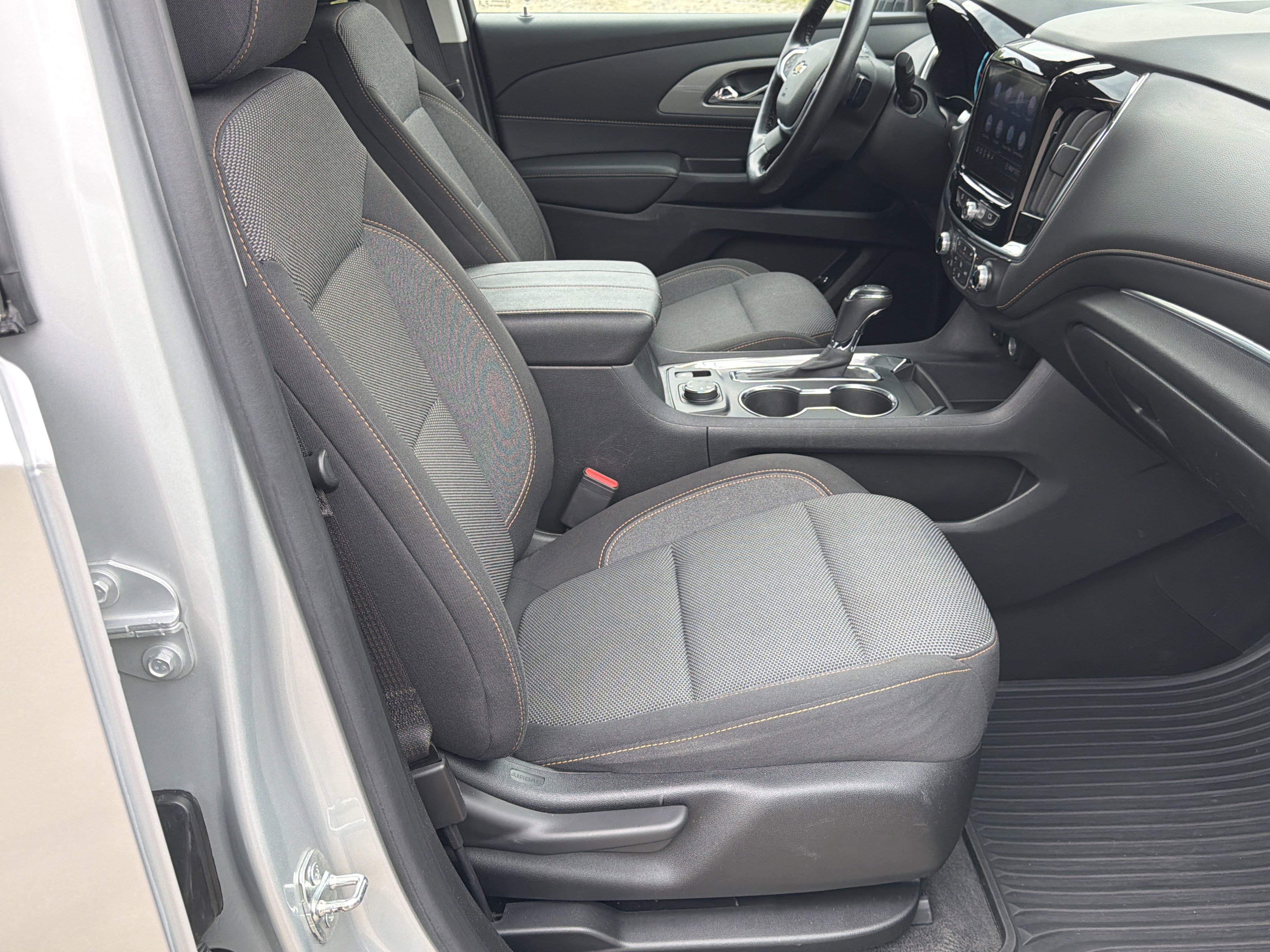Used 2020 Chevrolet Traverse LT w/ Driver Confidence II Package AWD/4WD image 13