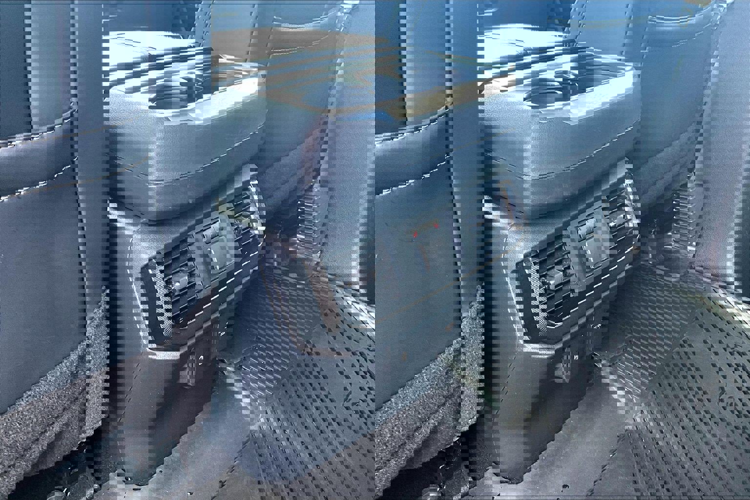 Used 2023 Ford F150 Lightning Platinum image 11