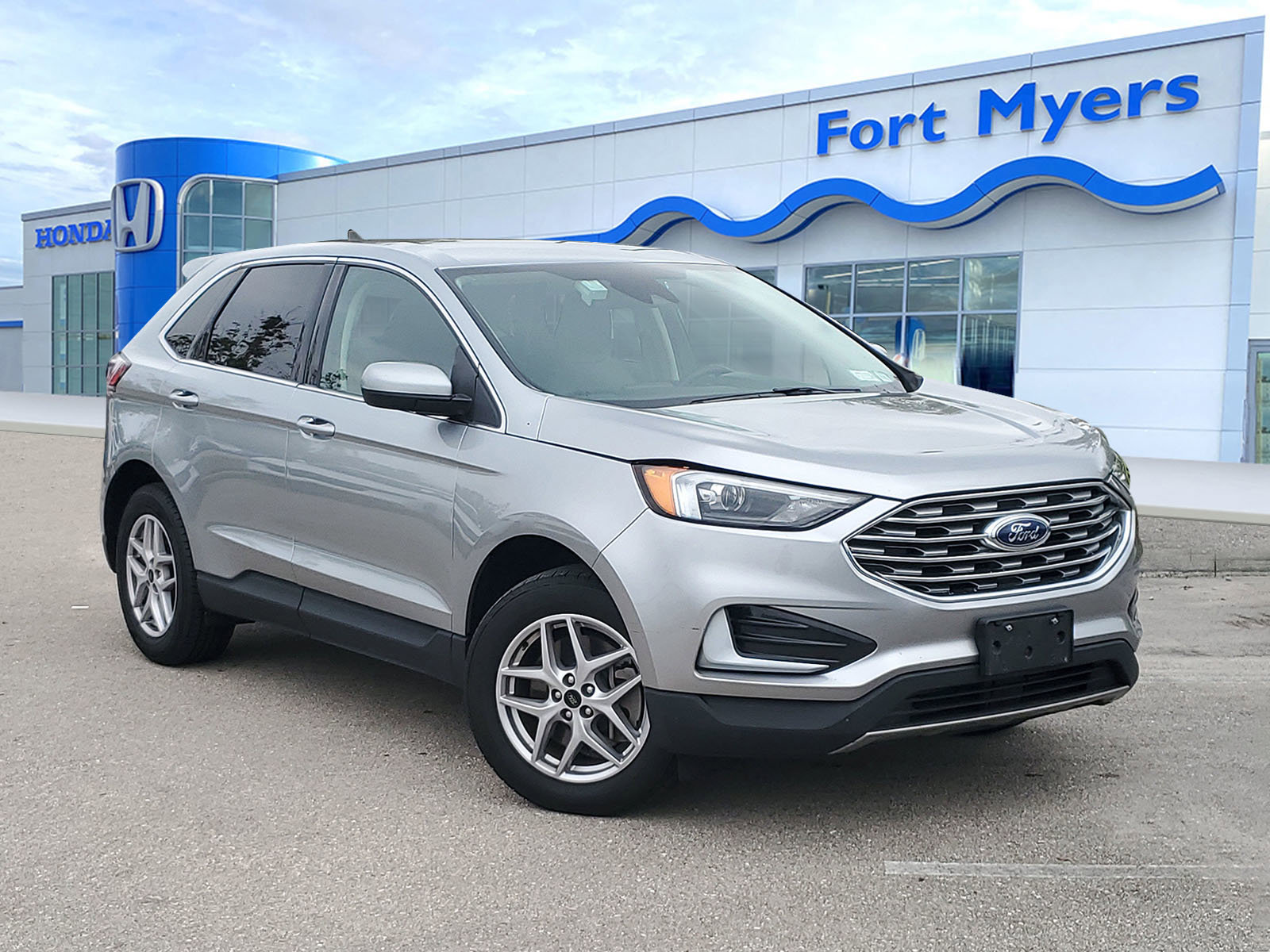 Used 2023 Ford Edge SEL image 1
