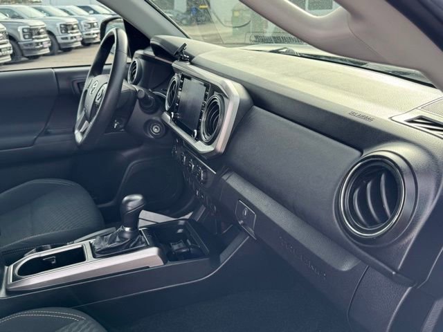 Used 2021 Toyota Tacoma SR5 w/ Trail Edition image 24